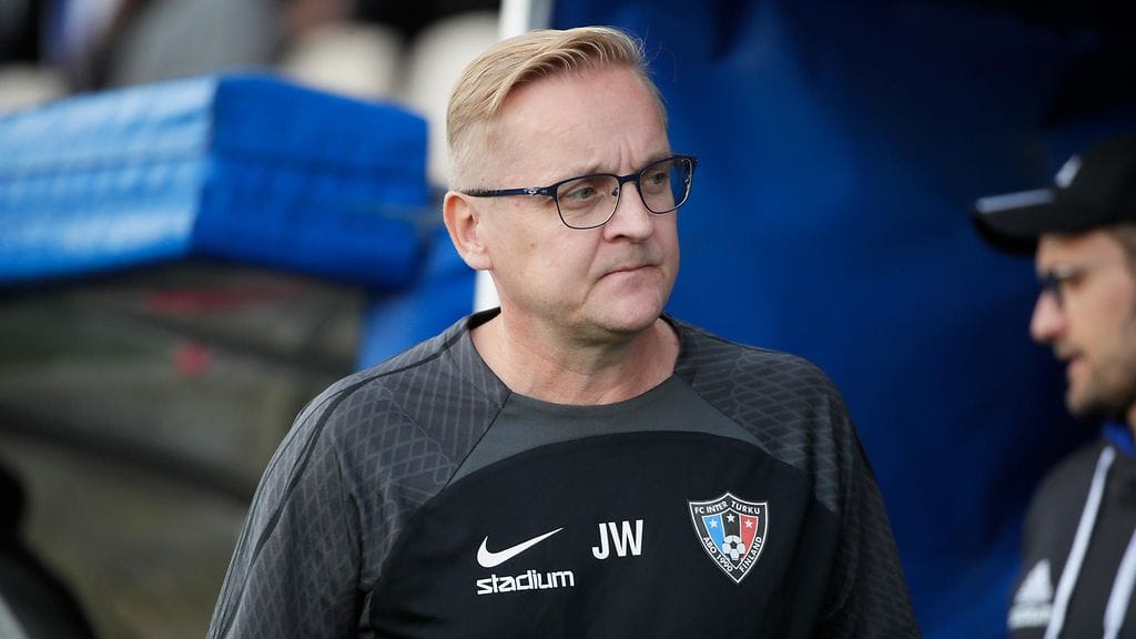 Jarkko Wiss sai lähtöpassit Interistä ahdistelukohun saattelemana.