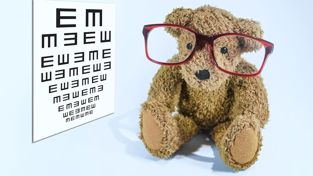 Parasta silmille on luonnonvalo ja katsominen kauas.