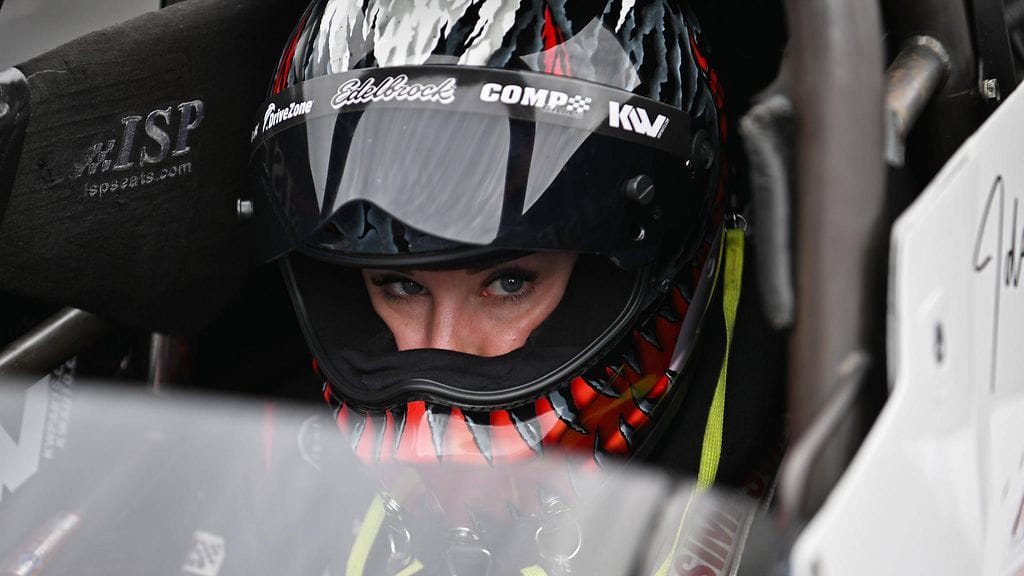 Ida Zetterström ajaa Yhdysvalloissa kiihdytysajoja NHRA-sarjassa ensimmäisenä eurooppalaisena.