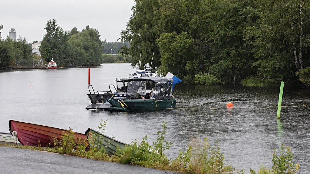 Kesäkuun ensimmäisenä päivänä vakavasti loukkaantunut noin 20-vuotias mies vietiin oululaiseen sairaalaan, missä hän kuoli saamaansa ampumavammaan.
