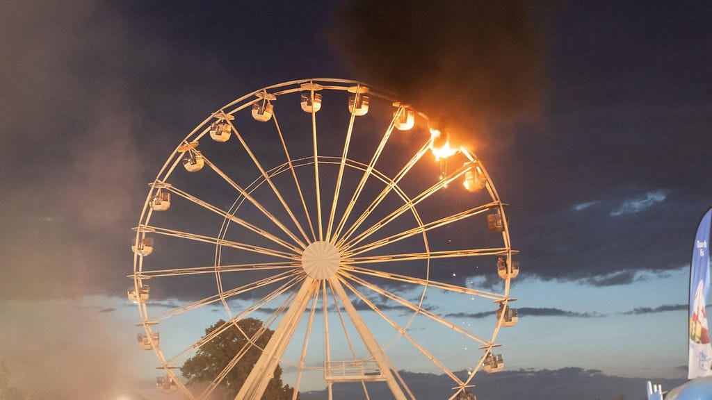 Maailmanpyörä paloi musiikkifestivaalilla lähellä Leipzigin kaupunkia.