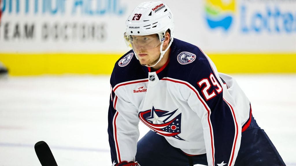 Columbus Blue Jacketsin pukukopissa tapahtui paljon viime kaudella, kertoi seurapomo Don Waddell hyökkääjä Patrik Laineeseen viitaten.