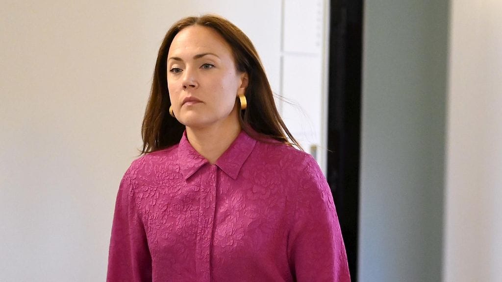 Kokoomuksen kansanedustaja Karoliina Partanen poistuu tauolle perustuslakivaliokunnan kokouksesta Helsingissä 5. heinäkuuta.