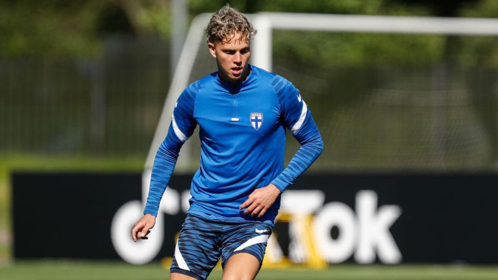 Onni Valakari on kyproslaistietojen mukaan siirtymässä lainalle AIK:n riveihin.