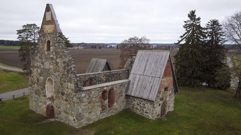 Pälkäneeltä kaivetut kallot on tarkoitus siunata ja haudata Pälkäneen rauniokirkolle.