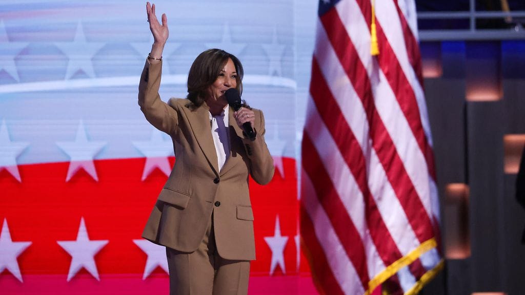 Varapresidentti Kamala Harris puhui demokraattien puoluekokouksessa Chicagossa Illinois'n osavaltiossa Yhdysvalloissa maanantaina.