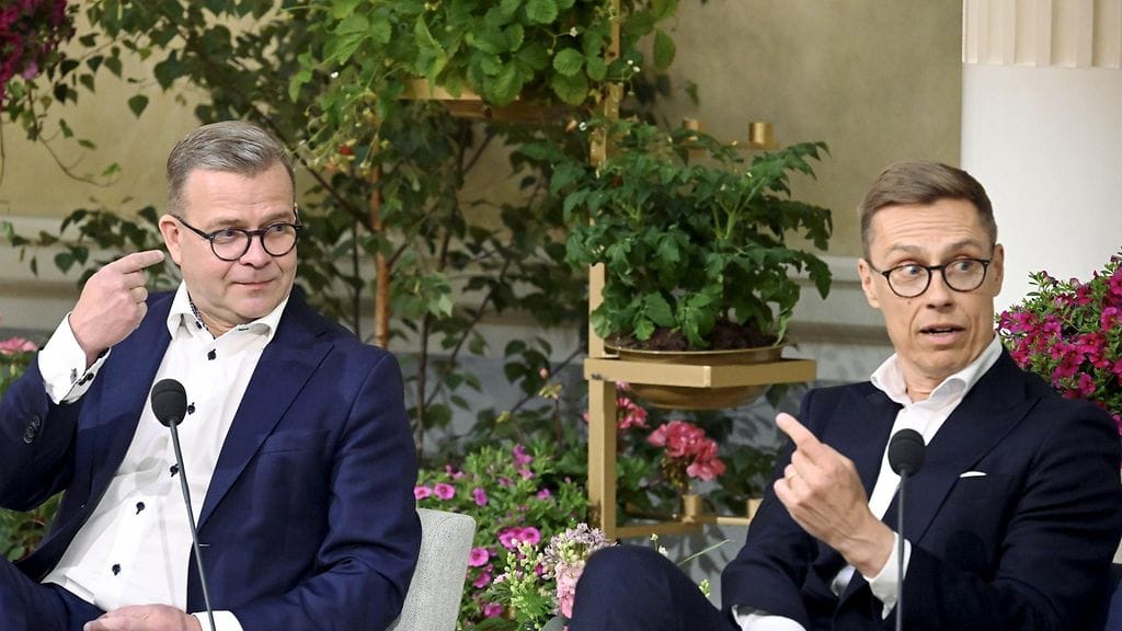 Petteri Orpo (va) ja Alexander Stubb presidentin isännöimissä Kultaranta-keskustelutilaisuudessa kesäkuussa Helsingissä.