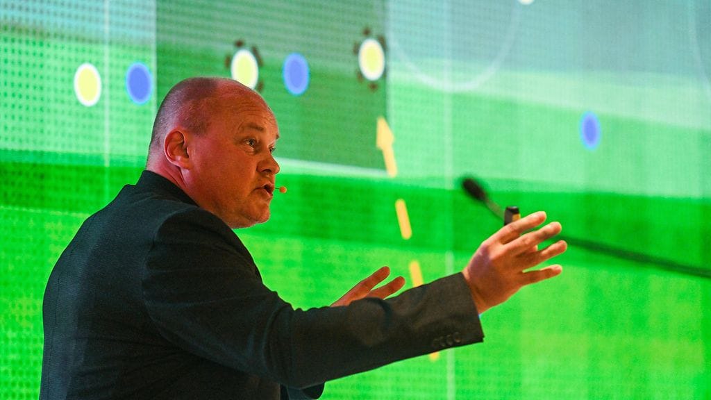 Mixu Paatelainen työskentelee nykyisin muun muassa UEFAn teknisenä tarkkailijana.