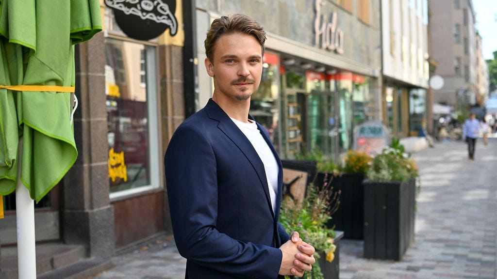 Roope Salminen avaa PodMen Kolme käännekohtaa -podcastissa raha-asioitaan.