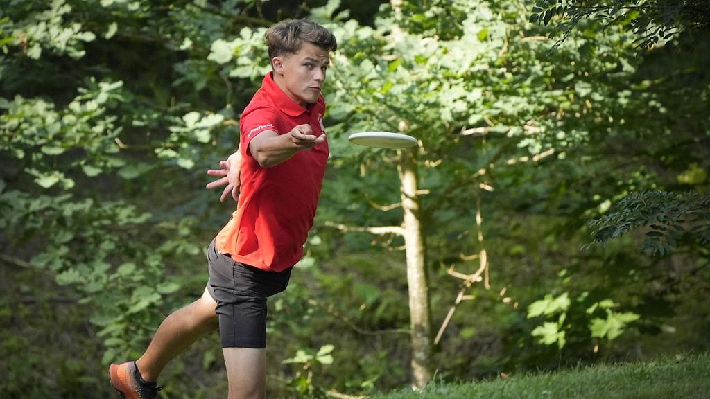 Niklas Anttila on frisbeegolfin MM-kisoissa toisena ennen viimeistä kierrosta.