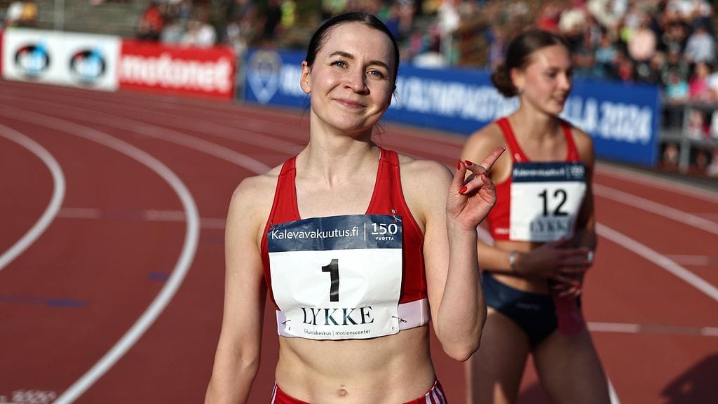 Reetta Hurske (hymyilevä numero 1).