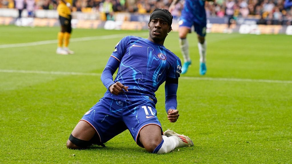 Noni Madueke, 22, teki hattutempun sunnuntain Valioliiga-kierroksella.