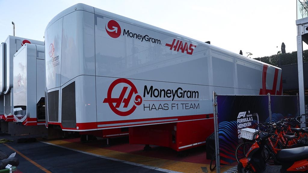 Haasin F1-tallin kalusto jäi Hollannin Zandvoortin varikolle, kun muut tallit pääsivät matkaan kohti Italiaa jo sunnuntai-iltana.