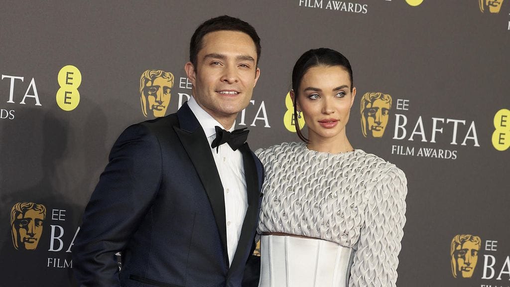 Ed Westwick ja hänen kumppaninsa Amy Jackson ovat menneet naimisiin.