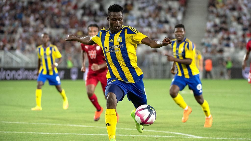 Adeleke Akinyemi siirtyy Ilvekseen.