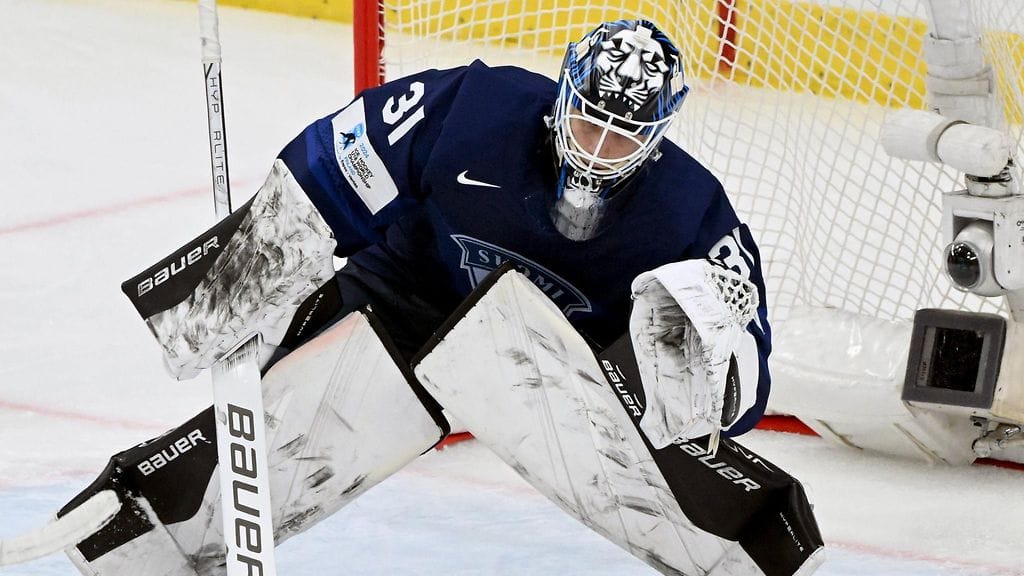 Noa Vali torjui Suomen maalilla.