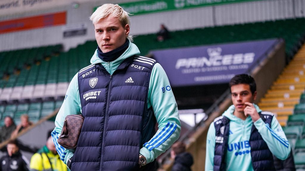 Norjalainen Kristoffer Klaesson sai potkut puolalaisesta Rakow Czestochowasta jäätyään kiinni McDonaldsissa syömisestä laihdutuskuurinsa aikana.