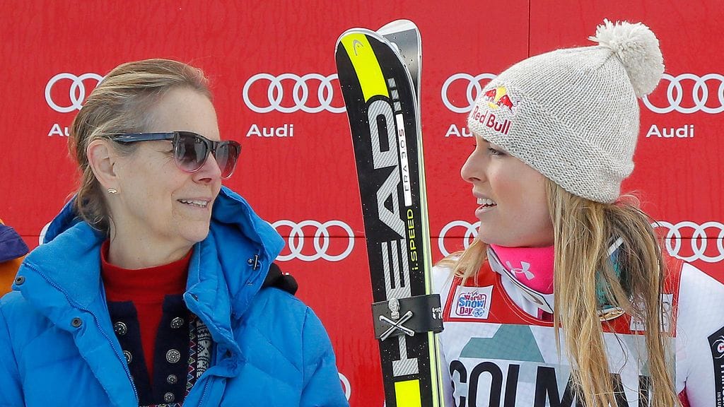 Lindsey Vonn kuvattuna sittemmin edesmenneen äitinsä Lindy Anne Lundin kanssa vuonna 2015.