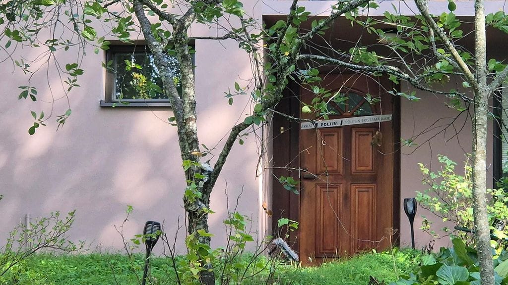 Syyttäjän mukaan henkirikosta seurannut murhan yritys päättyi, kun uhri pääsi pakenemaan asunnostaan.