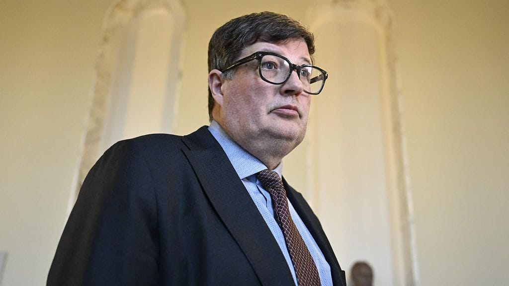 Työministeri Satosen mukaan tavoitteena on yritysten hallinnollisen taakan keventäminen.