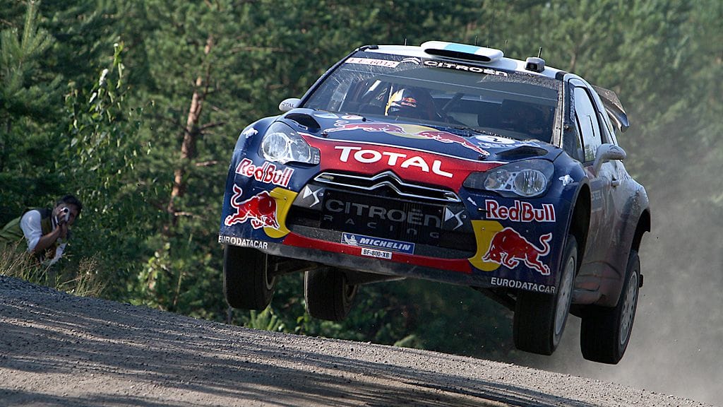 Sebastien Ogier vauhdissa Suomen MM-rallissa.