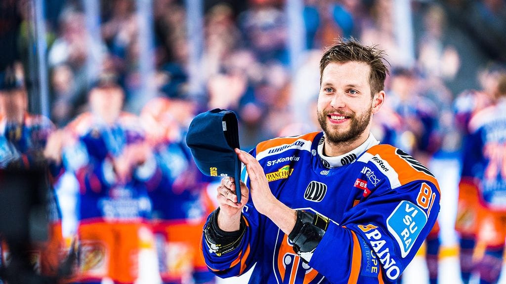 Jukka Peltola saa Tapparalta upean kunnianosoituksen.