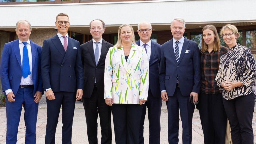 Stubb kertoo, että he puhuivat yhdessä ulko- ja turvallisuuspolitiikasta sekä muistelivat vanhoja asioita.