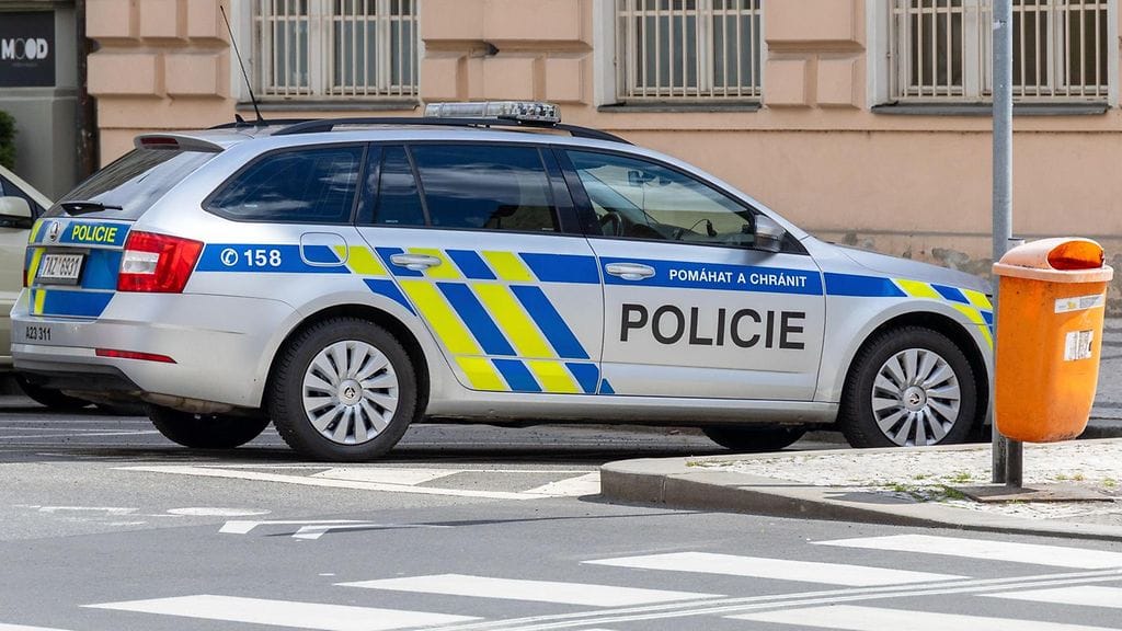 Poliisi otti puukottajan kiinni teon jälkeen.