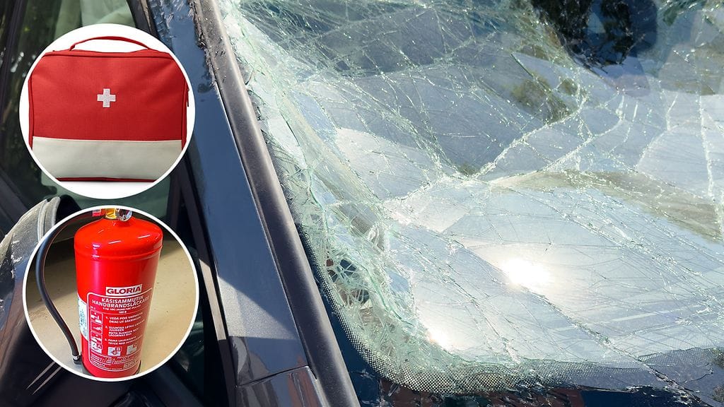 Korvaako onnettomuusauton vakuutus auttamaan tulleen vaahtosammuttimen tai ensiapulaukun?