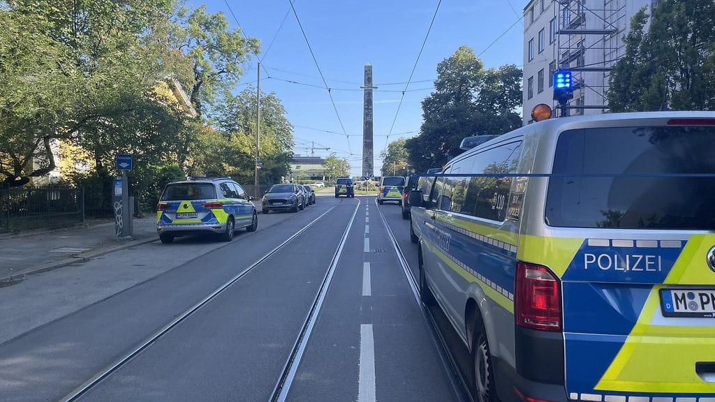 Suuri poliisioperaatio on Karolinenplatzin alueella lähellä kansallissosialismin historiaa käsittelevää NS-dokumentaatiokeskusta.