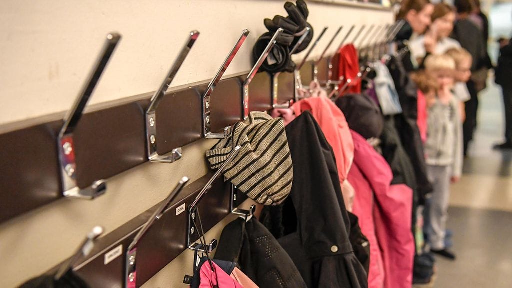 Peruskoulujen lukumäärän laskun taustalla on osaksi se, että ala- ja yläkouluja yhdistetään vuosiluokat 1–9 käsittäviksi yhtenäiskouluksi.