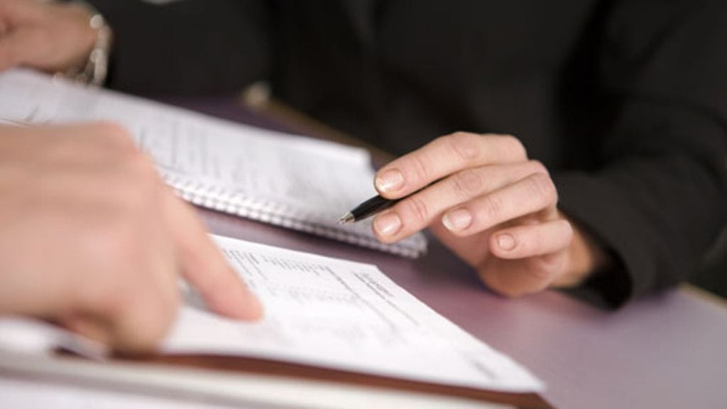 Mieti tarkkaan, mihin nimesi pistät, neuvoo epäonninen lainantakaaja.