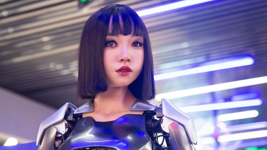 Rikastumisen keinot ovat Kiinassa monet. Kiinteistömogulien rinnalle on noussut huipputeknologiamiljardöörejä. Kuvassa shanghailaisessa ostoskeskuksessa vierailijoita tervehtinyt robotti Xiao Qi.