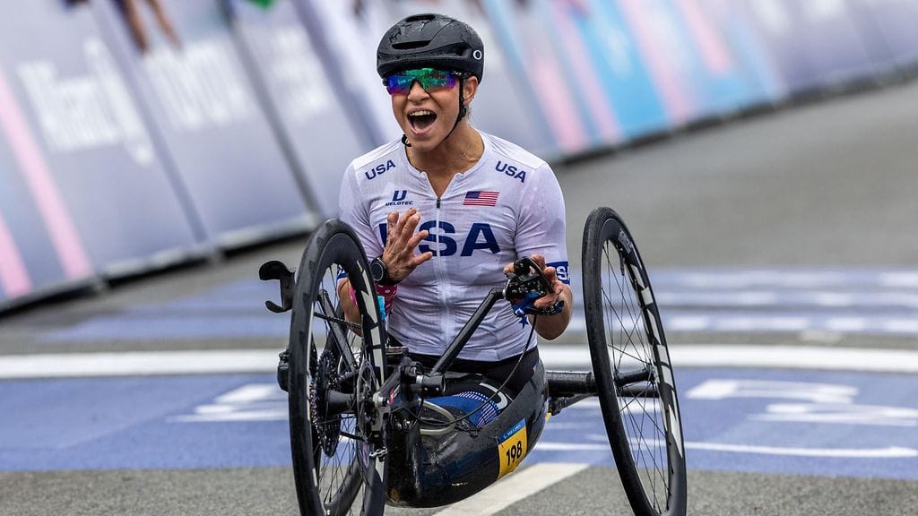 Oksana Masters ei saanut kilpailla paralympialaisissa Ukraina-tarrat kypärässään.