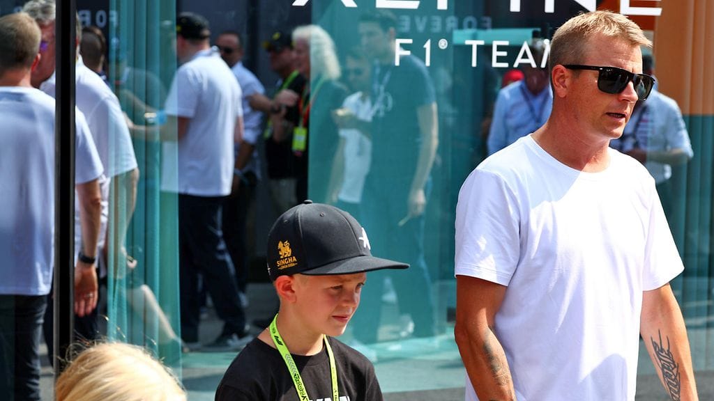 Kimi Räikkönen ja Robin Räikkönen pyörivät viime viikonloppuna Monzan F1-varikolla.