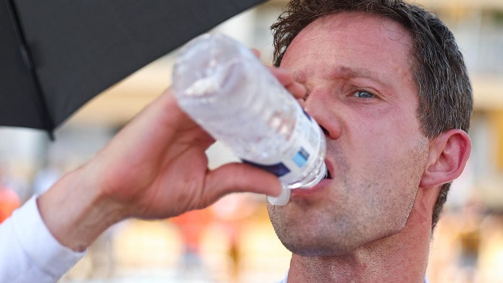 Sébastien Ogierin auto katolleen päätöspätkällä – "Tähän kariutuivat Toyotan ja Ogierin mestaruushaaveet"