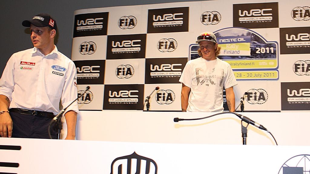 Mikko Hirvonen ja Kimi Räikkönen Suomen MM-rallin lehdistötilaisuudessa