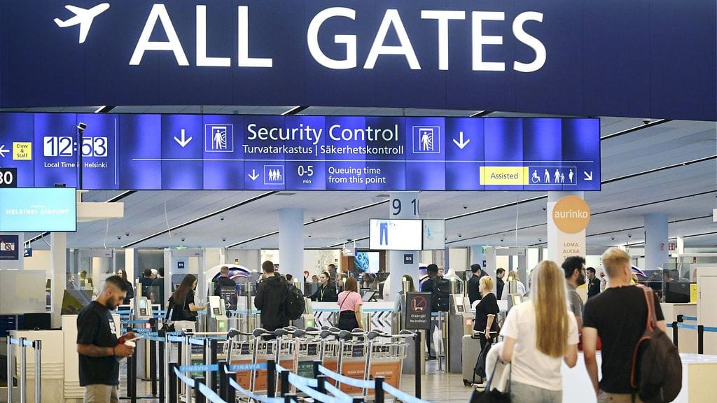 Helsinki-Vantaan lentoasemalla viime viikolla matkustajia vaivanneet ruuhkat vaikuttavat toistaiseksi jääneen taakse. Kuva Helsinki-Vantaalta 30. elokuuta.