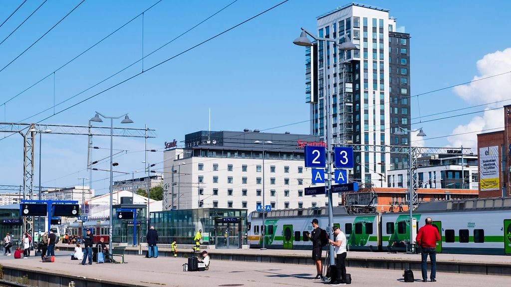 Ohjaaja Ona Korpiranta poistettiin junasta Tampereen rautatieasemalla maaliskuussa.