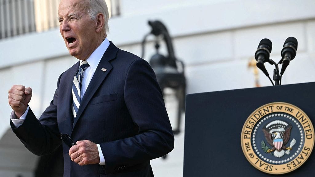 Presidenttin Biden kertoi uutistoimisto Reutersin mukaan olevansa raivoissaan tapahtuneesta.