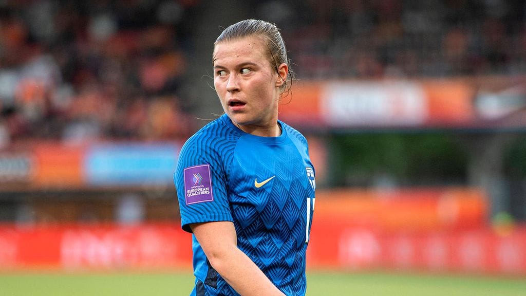 Oona Siren, 23, on Helmarien vakiokasvo.