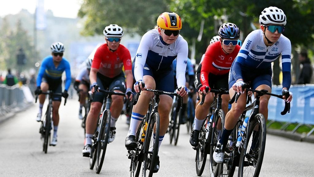 Annina Ahtosalon mahdollisuudet hyviin sijoihin karahtivat kolariin.