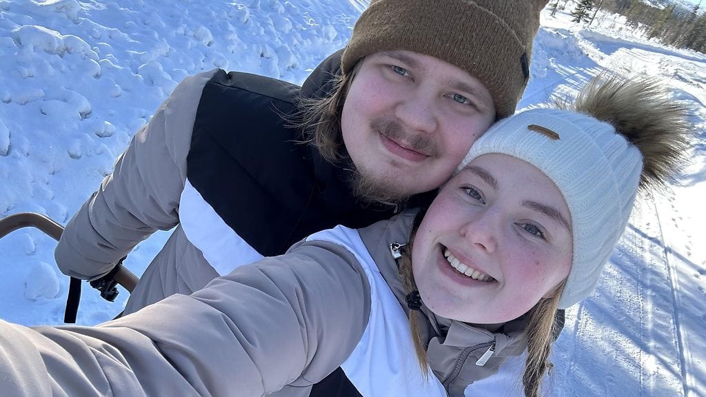 Joonaksen ja Lindan rakkaustarinan alkua saatiin seurata Maajussille morsian -ohjelmassa vuonna 2022.