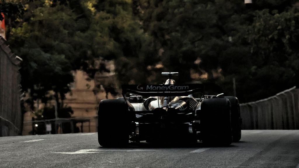 Oliver Bearmanin ajot päättyivät lyhyeen Azerbaidzhanin kolmosharjoituksissa.