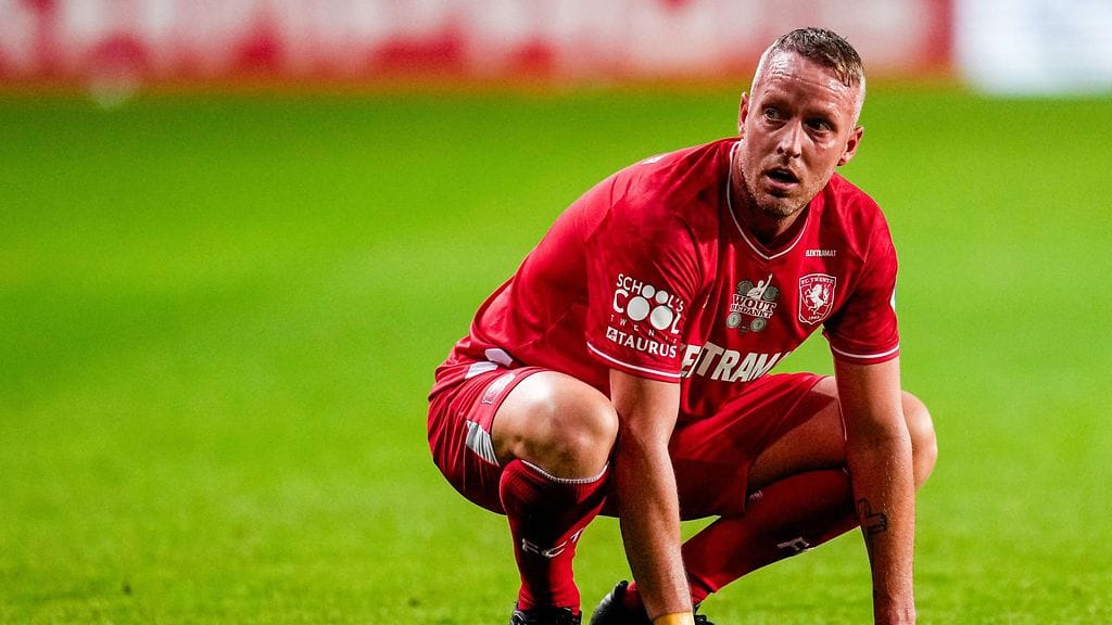 Ronnie Stam pelasi urallaan Valioliigaa Wiganin paidassa. Kuva FC Twenten Wout Braman juhlaottelusta vuodelta 2023.