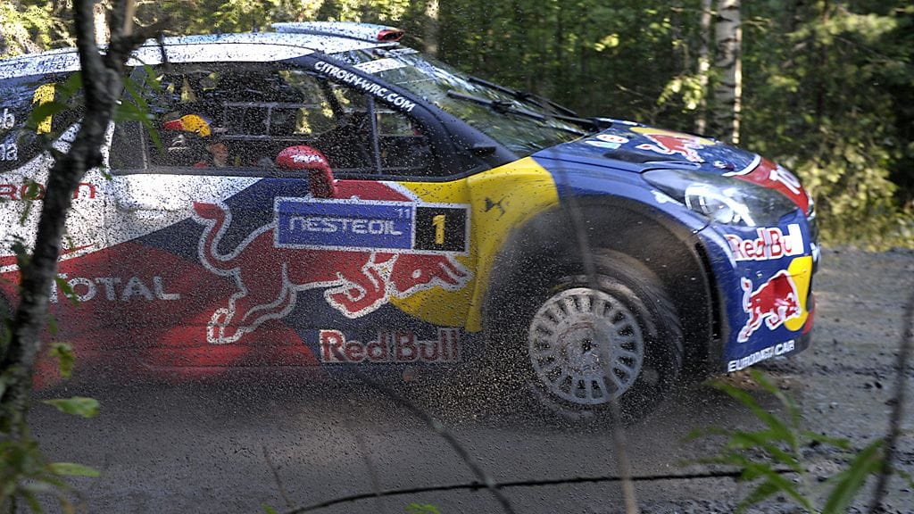 Sebastien Loeb vauhdissa Suomen MM-rallissa.