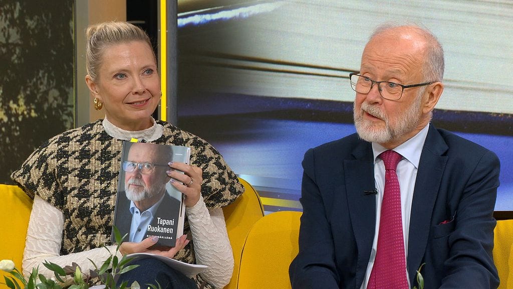 Tapani Ruokonen muisteli pitkää uraansa toimittajana aamun Huomenta Suomessa.