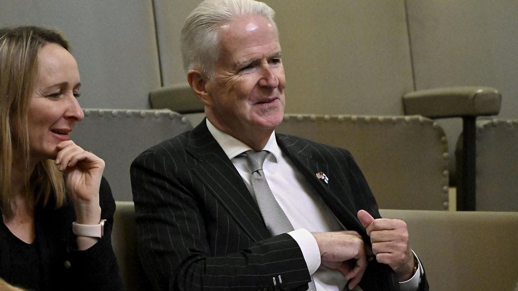 Yhdysvaltojen Suomen suurlähettiläs Douglas T. Hickey valtiopäivien avajaisissa eduskunnassa Helsingissä 7. helmikuuta 2024.