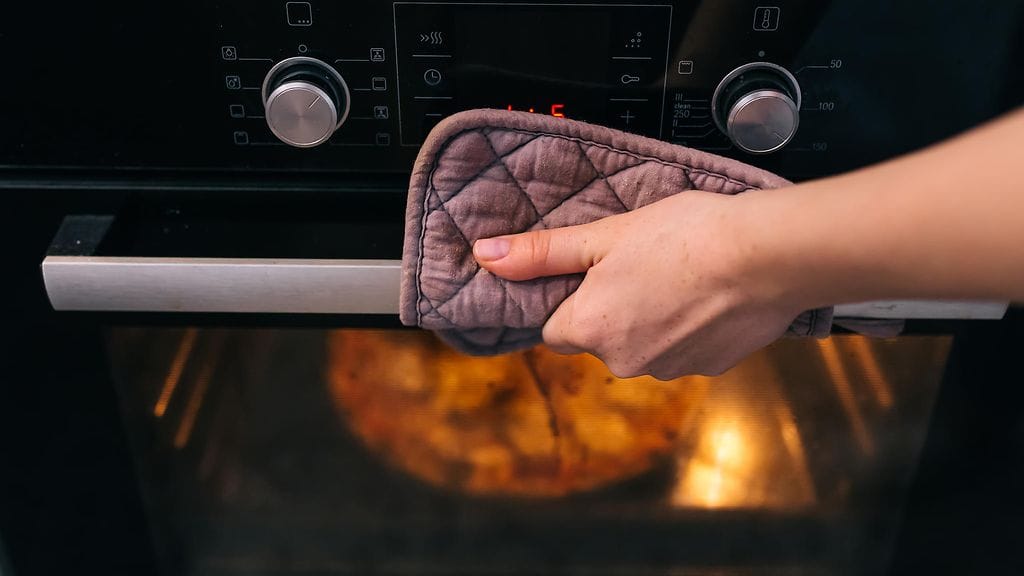 Jos uunissa on neljä tasoa, mikä niistä on keskitaso?