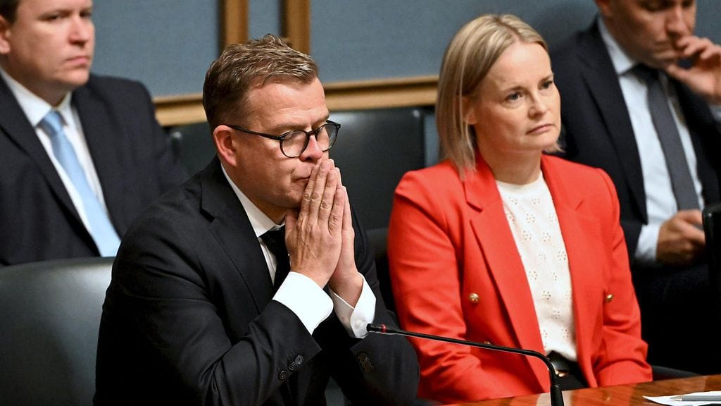 Pääministeri Petteri Orpo (kok.) ja valtiovarainministeri Riikka Purra (ps.) eduskunnan suullisella kyselytunnilla Helsingissä 19. syyskuuta.